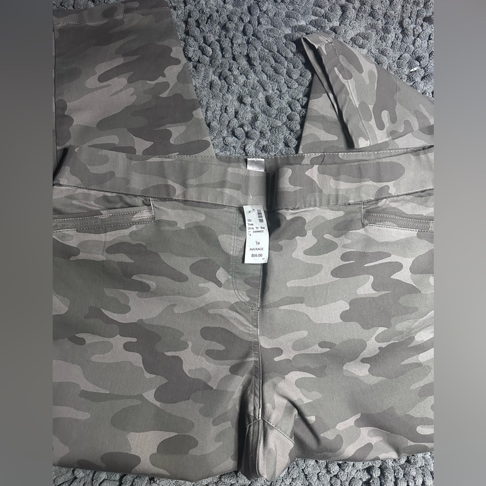 Avenue Pull on Camouflage Print Pants